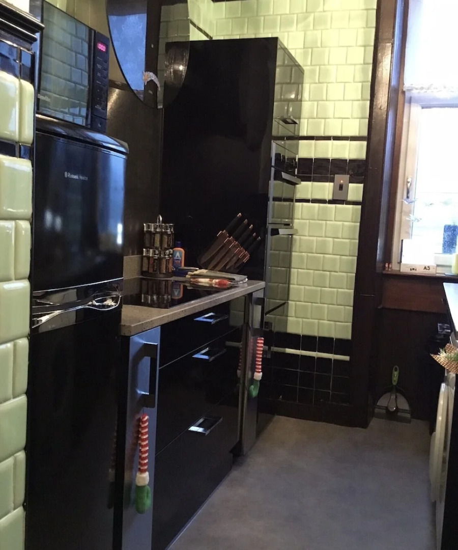 Two Bedroom Victorian Flat in the Centre of Port Glasgow Close to all Amenities