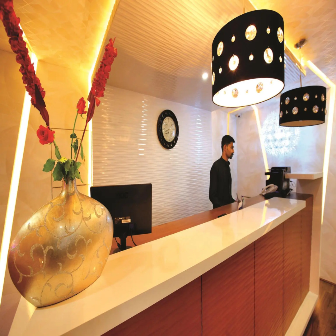 Holiday Hill Hotel & Suites