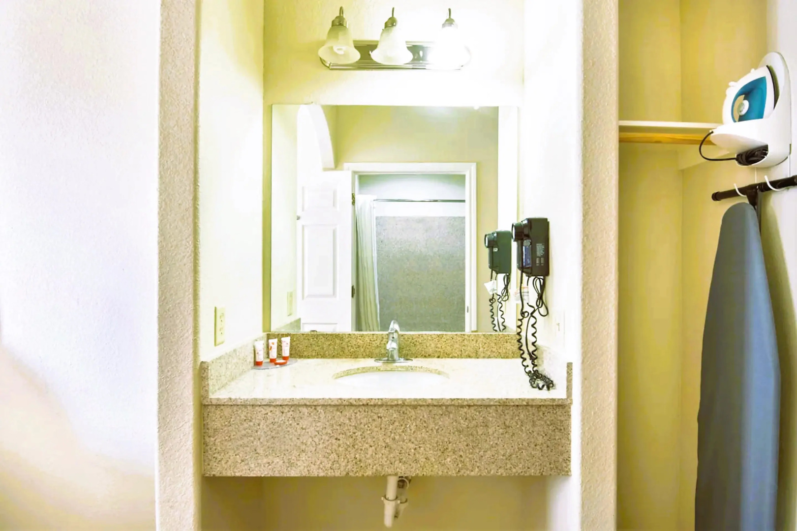 OYO Townhouse Clute Lake Jackson