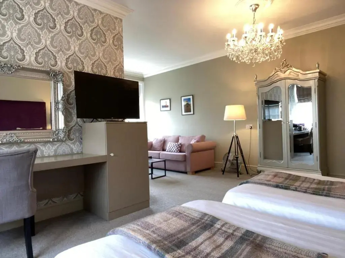 Virginia Court Hotel