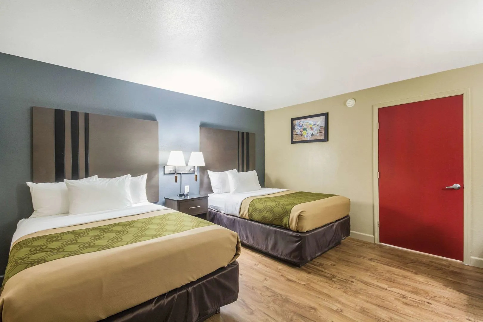 Econo Lodge Inn & Suites I-35 at Shawnee Mission