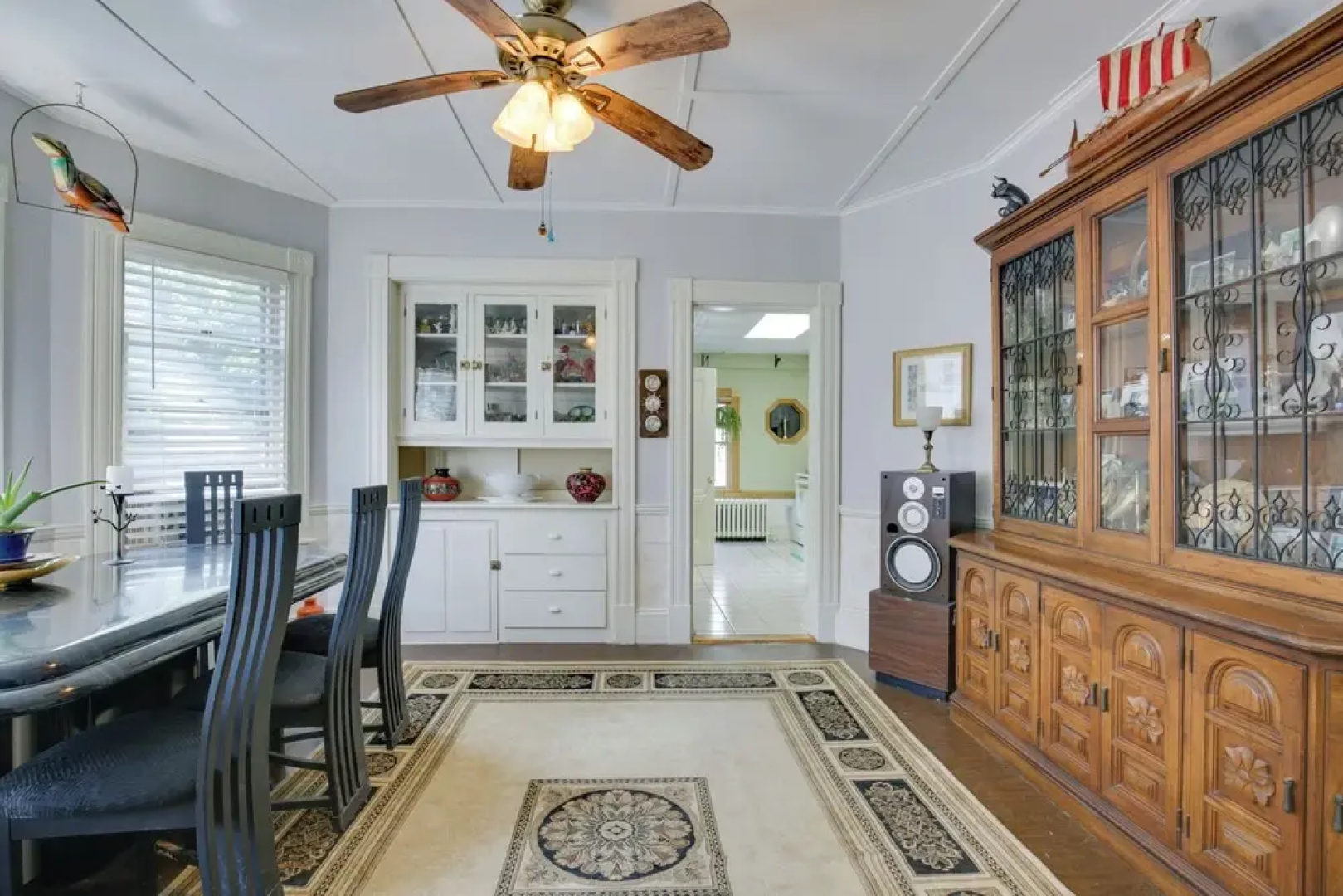 Quaint Beverly Townhome: Walk to Beach & Downtown!