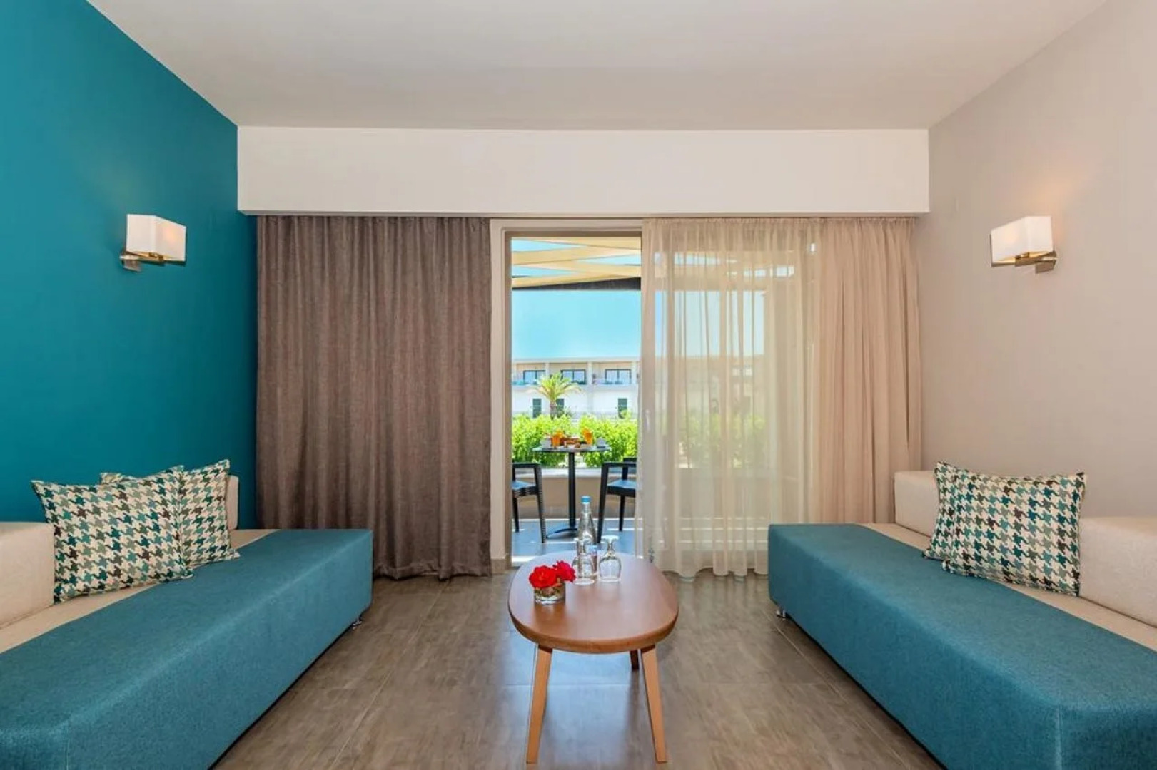 Solimar Aquamarine Resort