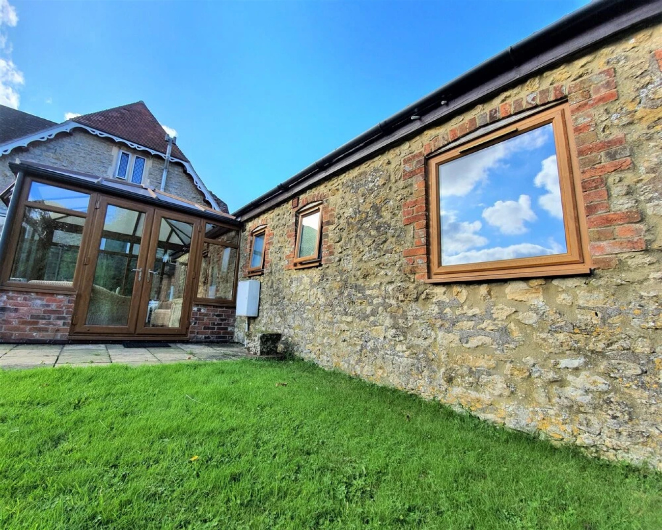 The Victorian Barn self catering holidays with pool & hot tubs