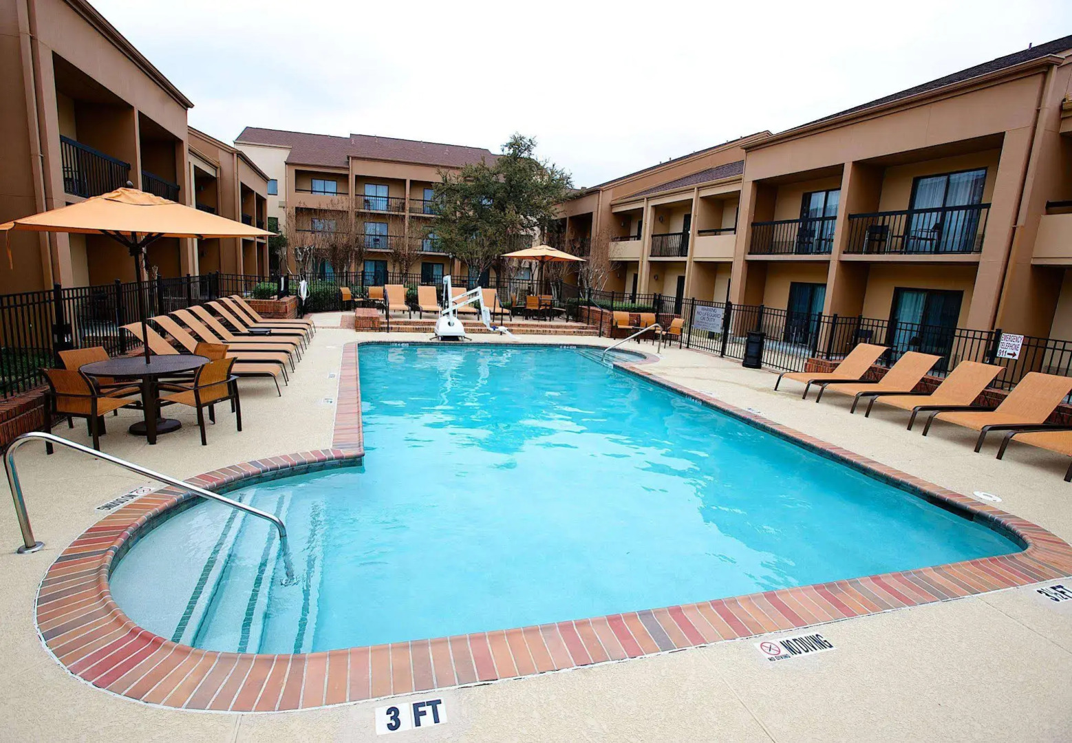Courtyard by Marriott Dallas-Fort Worth/Bedford