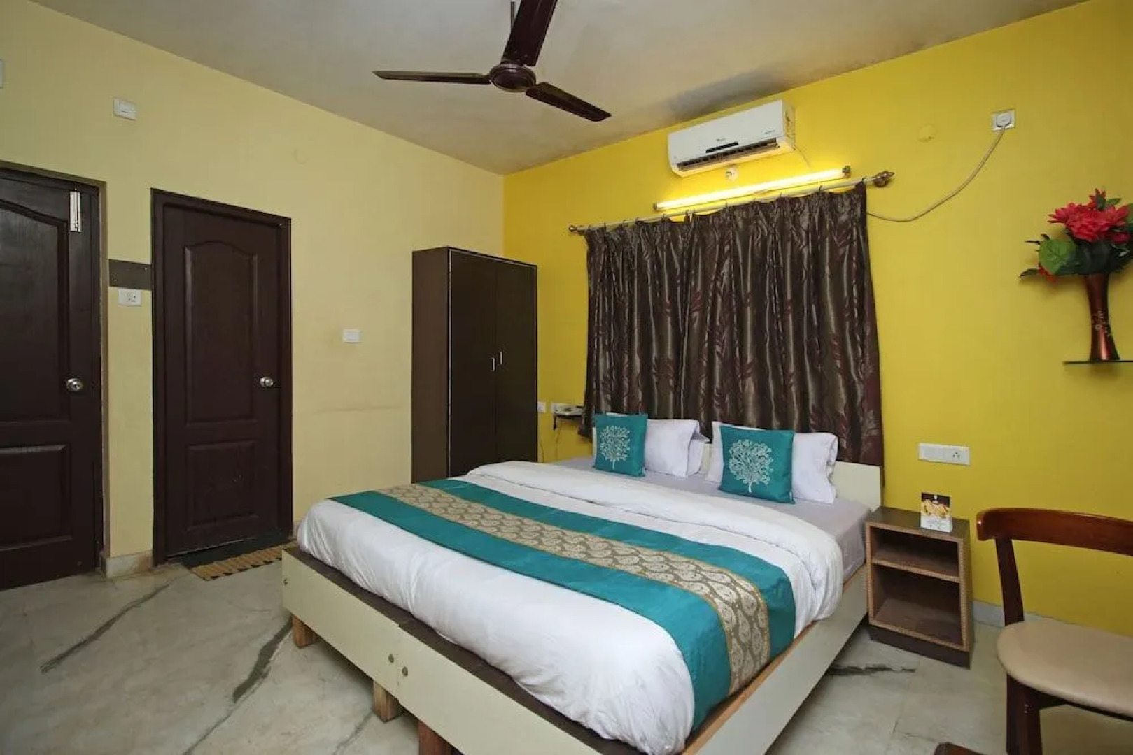 OYO 8496 Hotel SK Regency