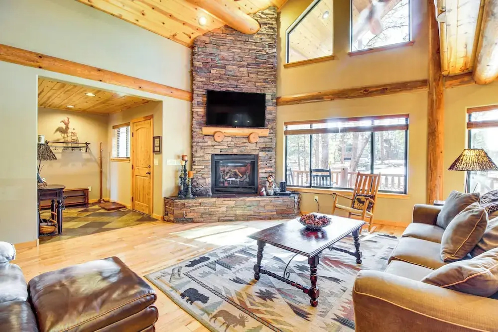 Fire Pit: Cozy Winter Cabin, 45 Mi to Sunrise Park