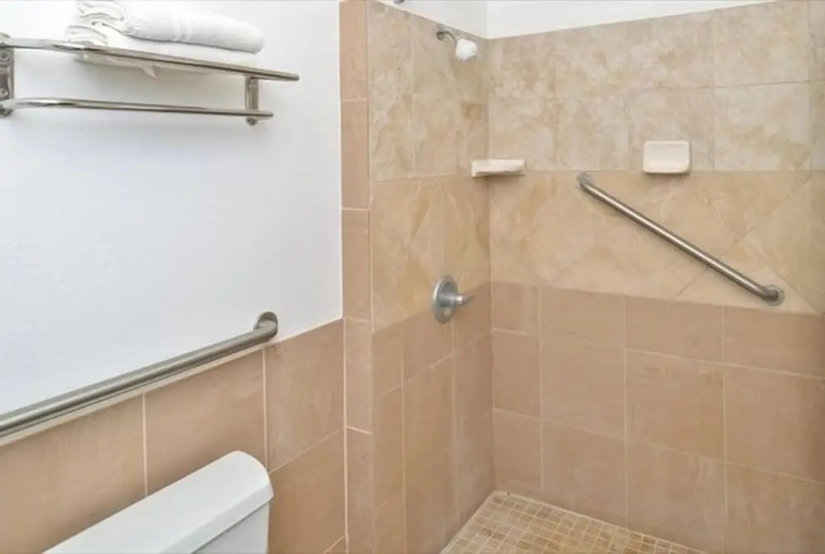 La Bonita Inn And Suites