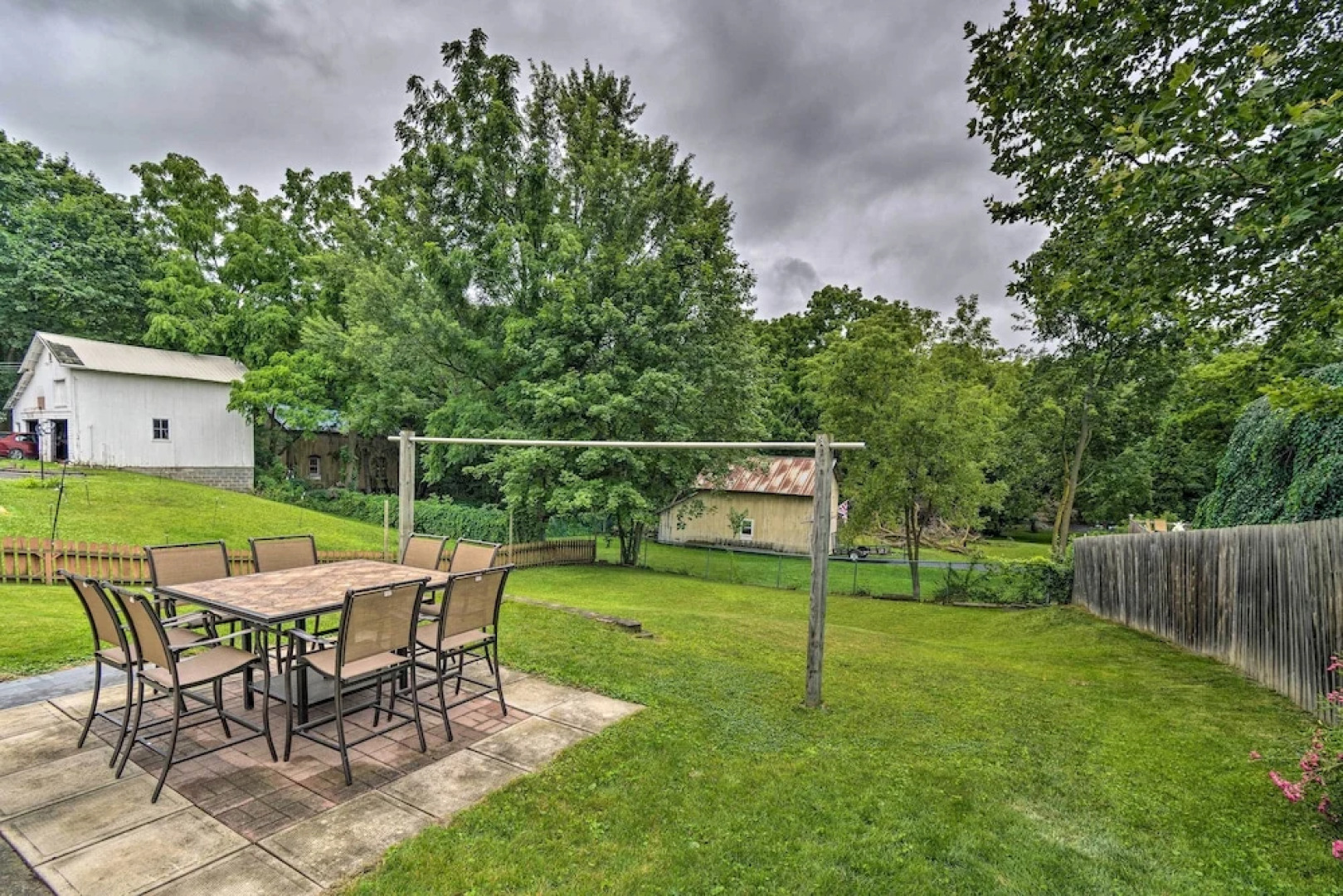 Penn Yan Escape w/ Yard, 1 Mi to Keuka Lake!