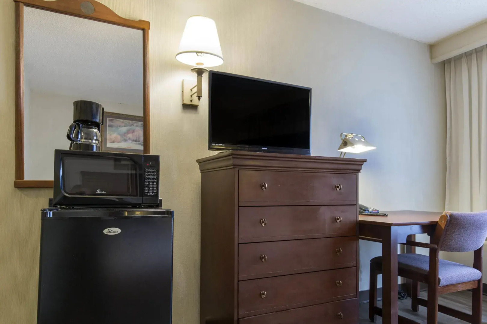 Lamplighter Inn & Suites - South