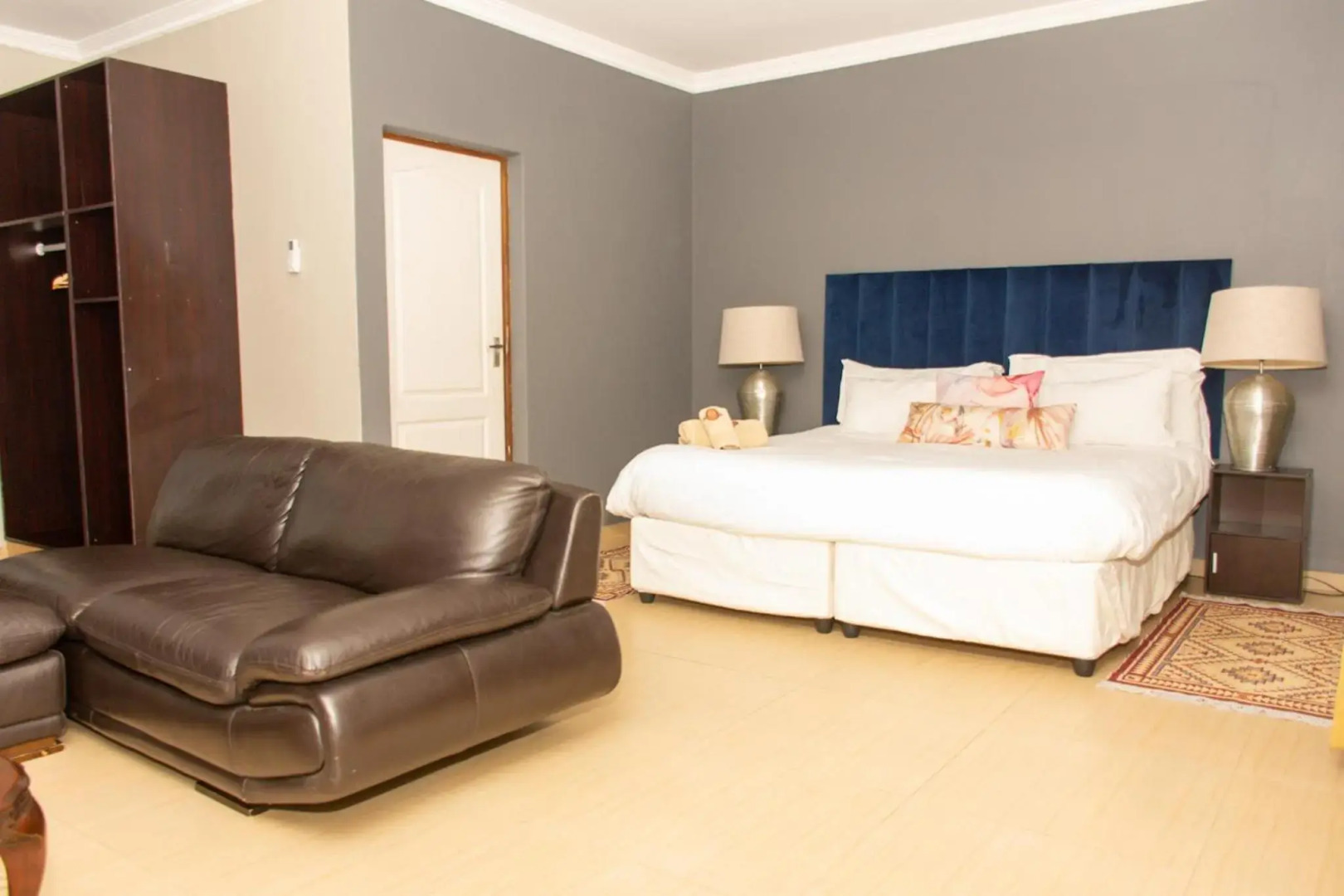 Vikamana Guest House