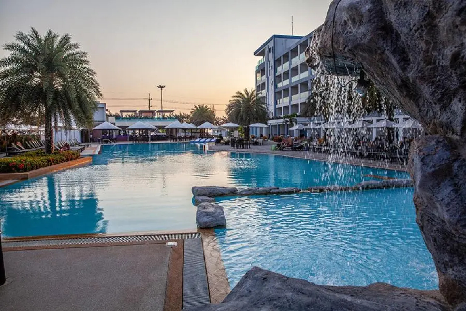 GB710 Grand Blue Beach Condo maephimholiday