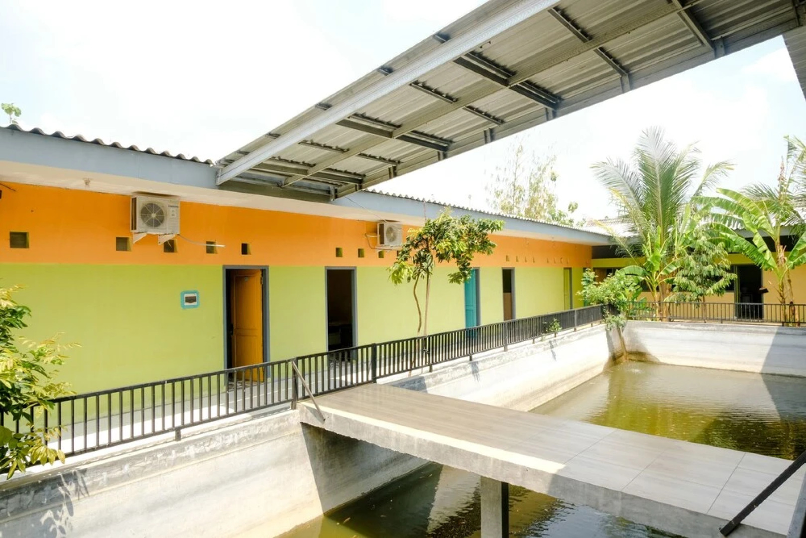 Hotel O Ilyasa Family