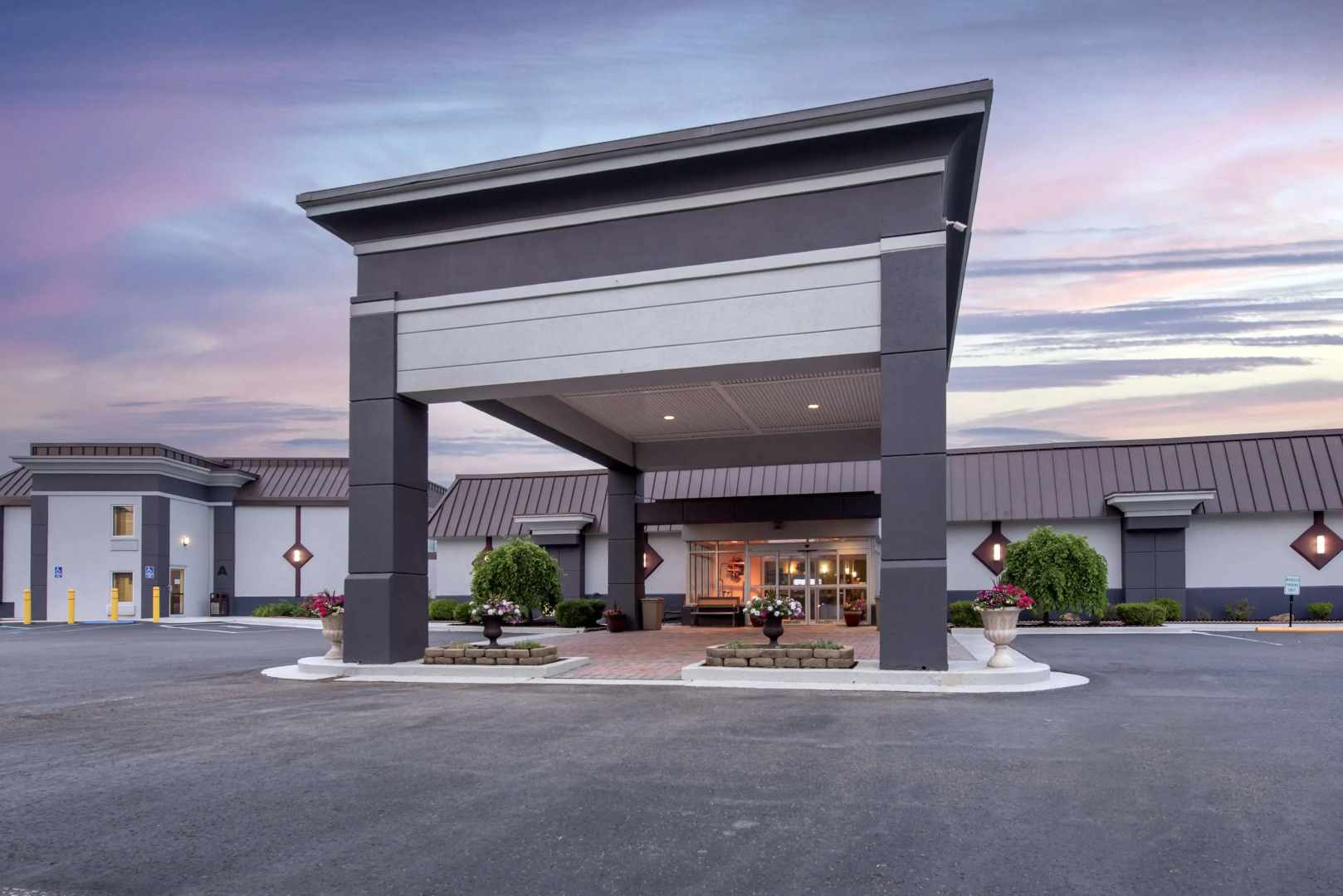 Best Western Plus Bridgeport Inn