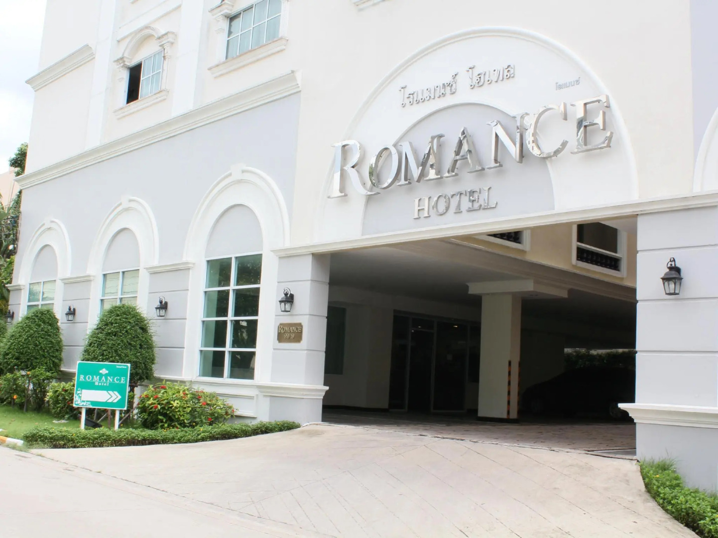 Romance Hotel Srinakarin