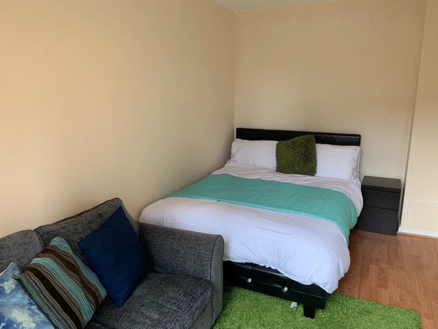 New Cross Mews 4 Bedroom 2 Bathrooms Fast Wifi Parking Sleeps up to 12