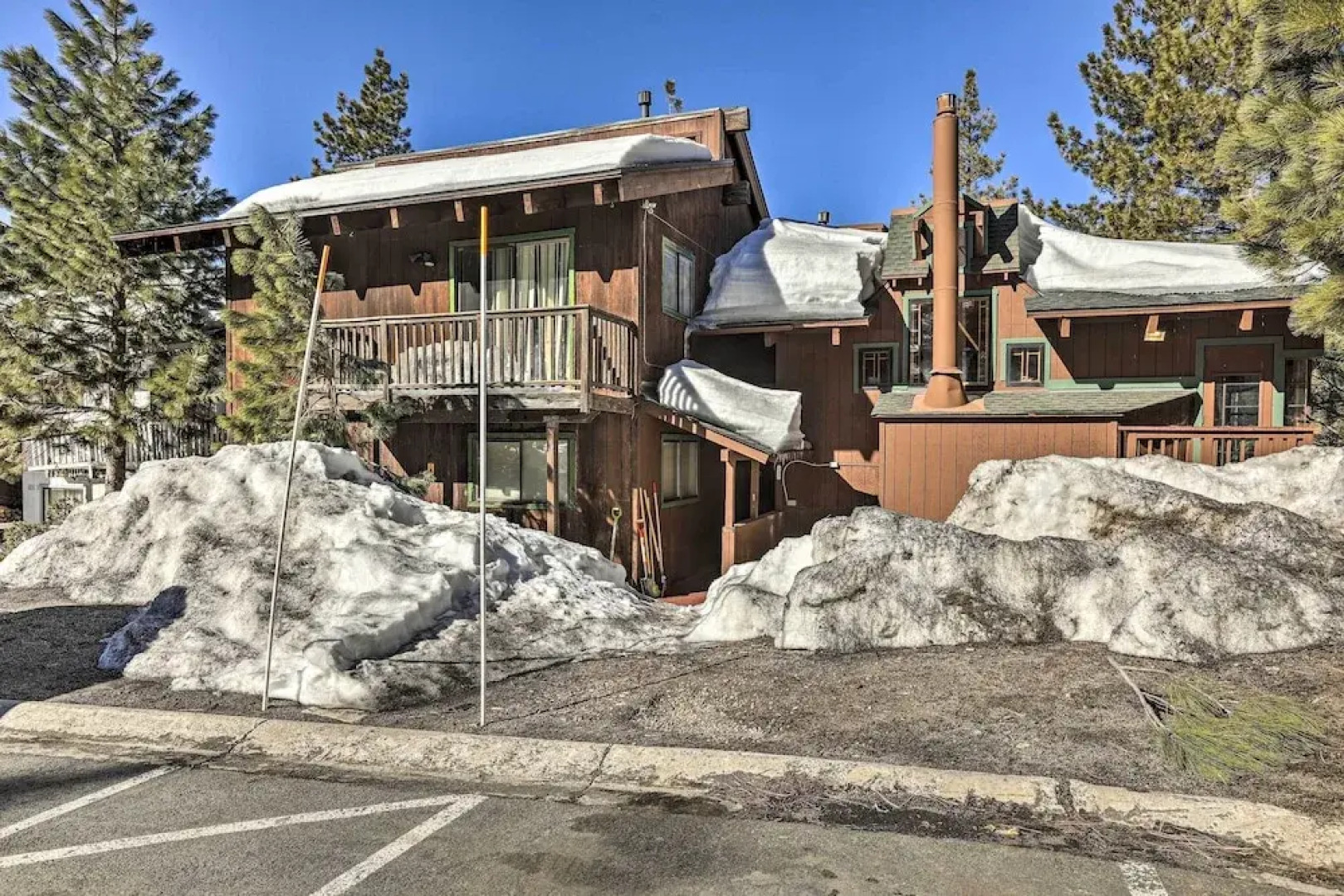 < 1 Mi to Heavenly Lifts: Tahoe Area Townhome!