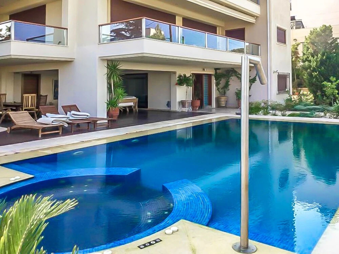 Luxury Apartment in Voula with Pool