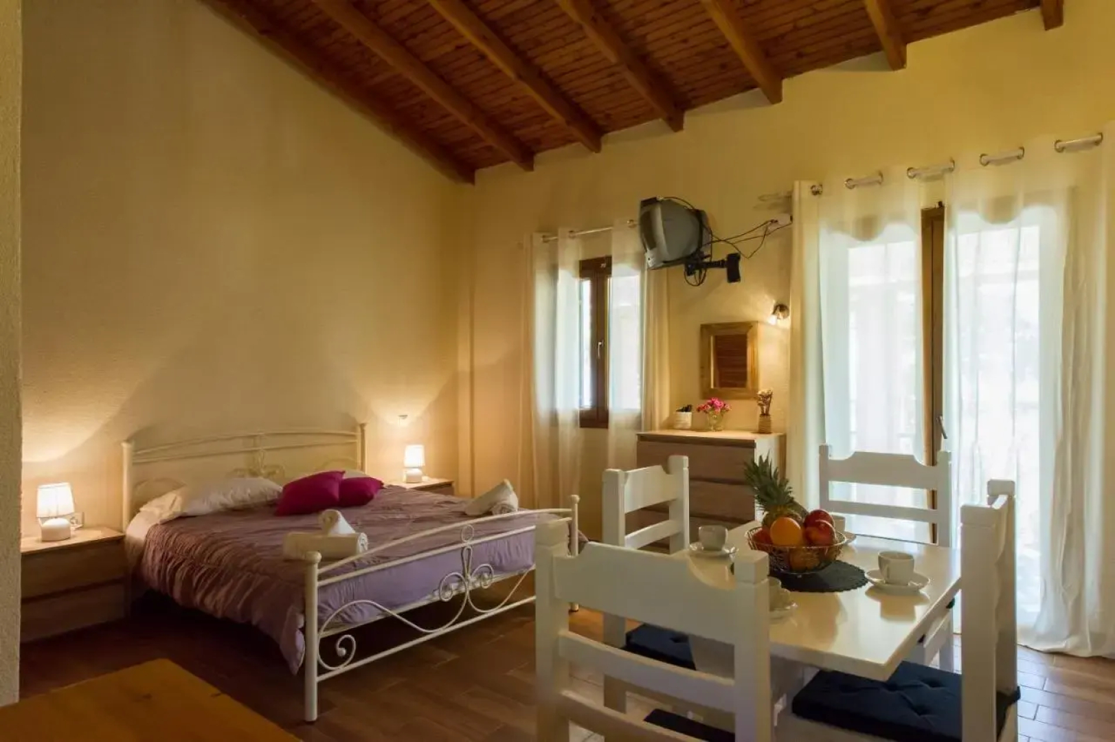 Renata Rooms & Studios