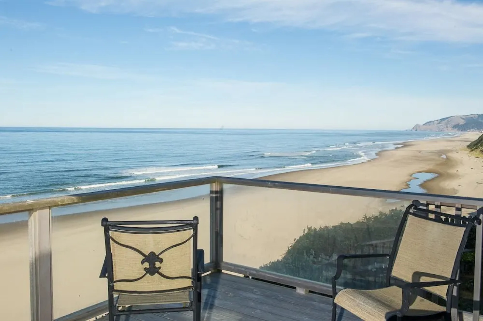 Sea Cliff 3 Br cottage by RedAwning