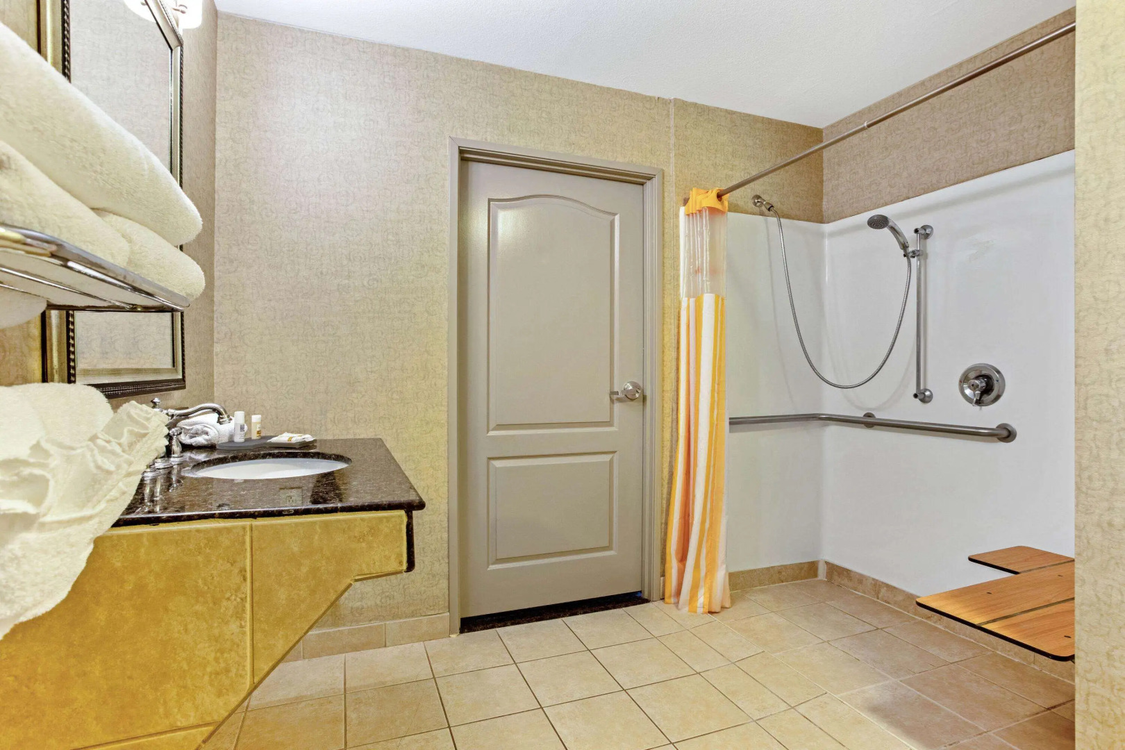 La Quinta Inn & Suites by Wyndham Cleburne