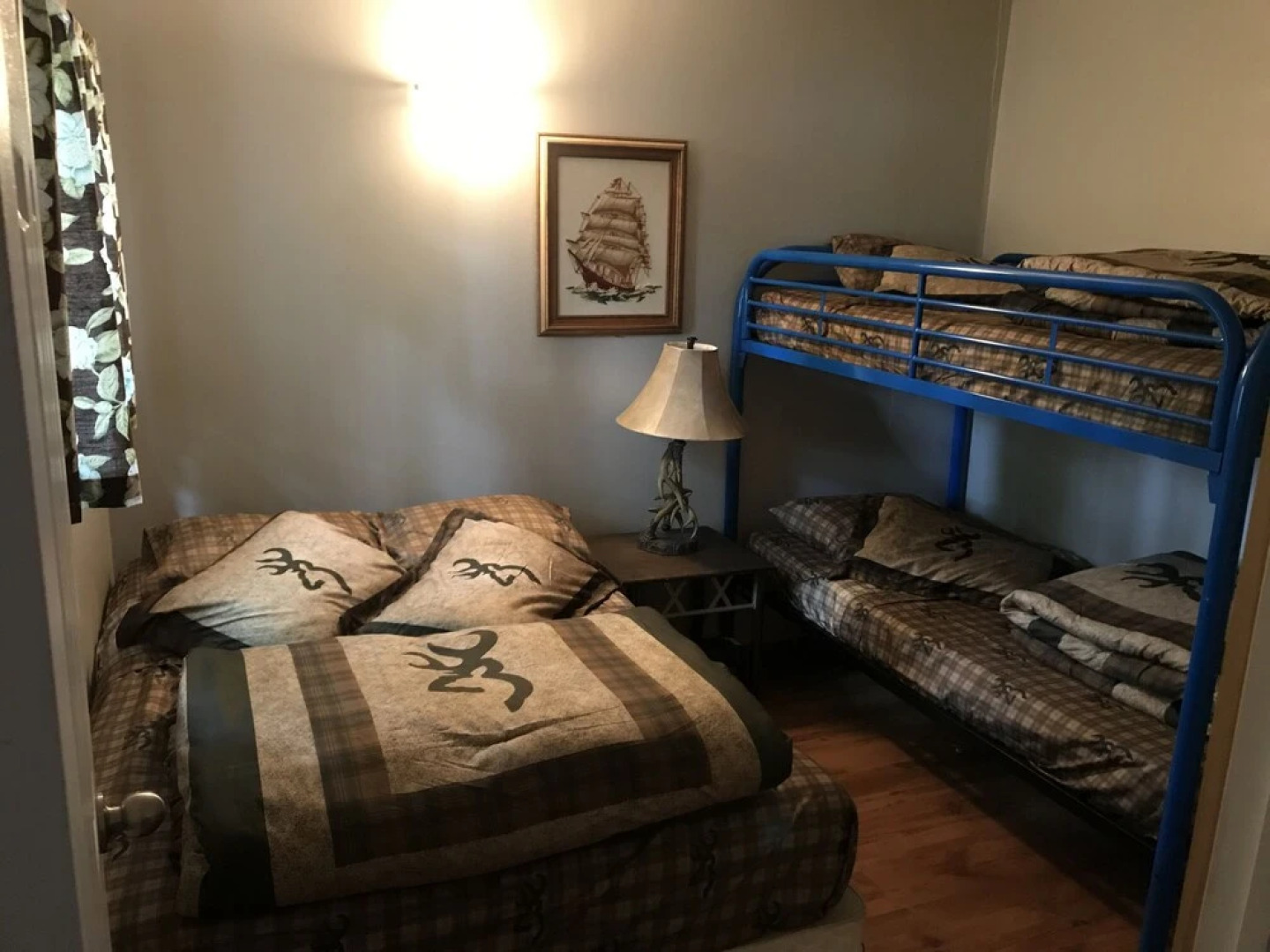 Longmuir's Hidden Cove Cottage Resort