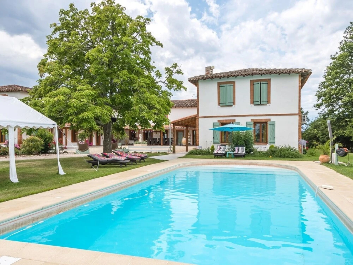 Modern Mansion With Swimming Pool, Terrace, Garden Furniture