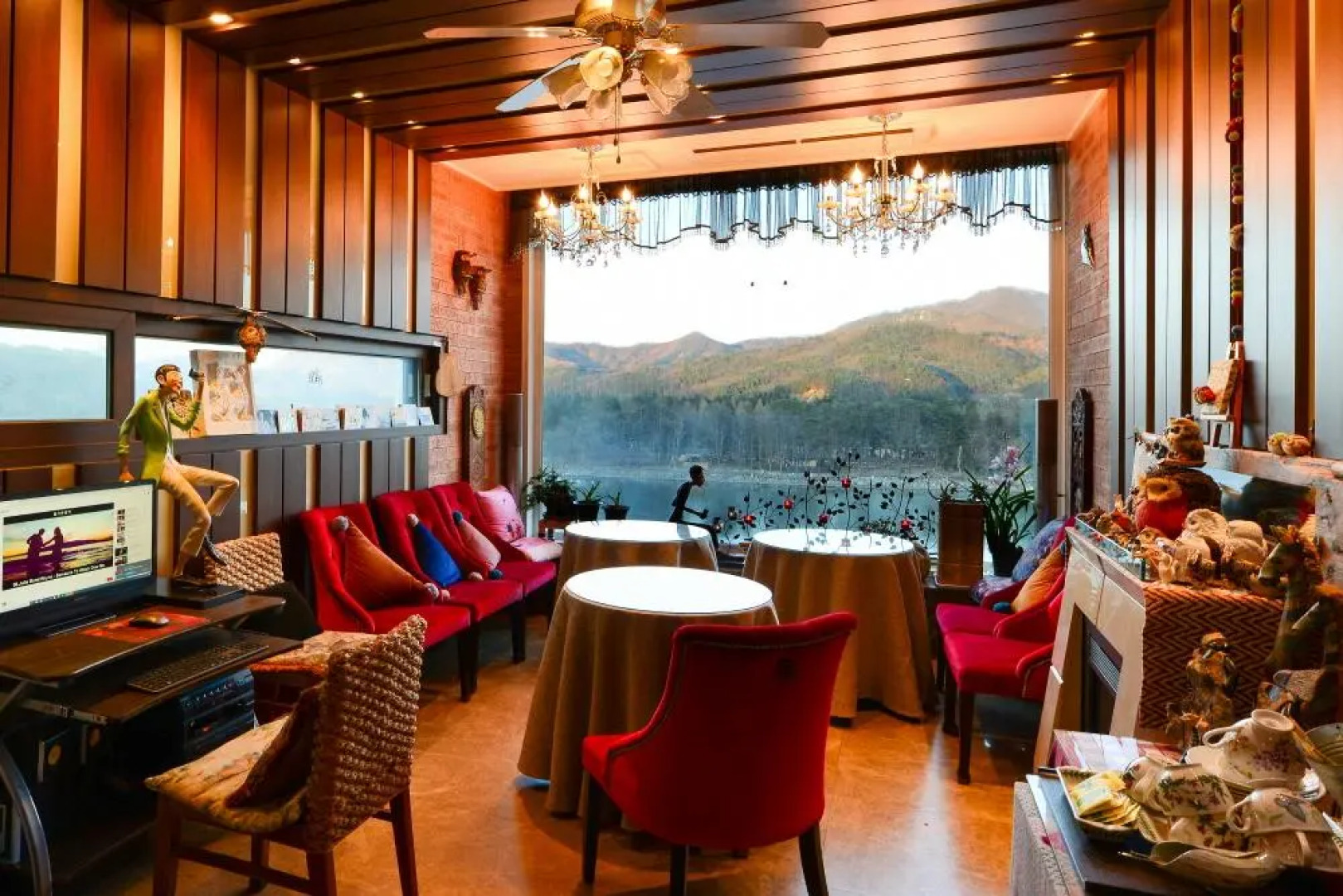 Moonlight Blue Pension