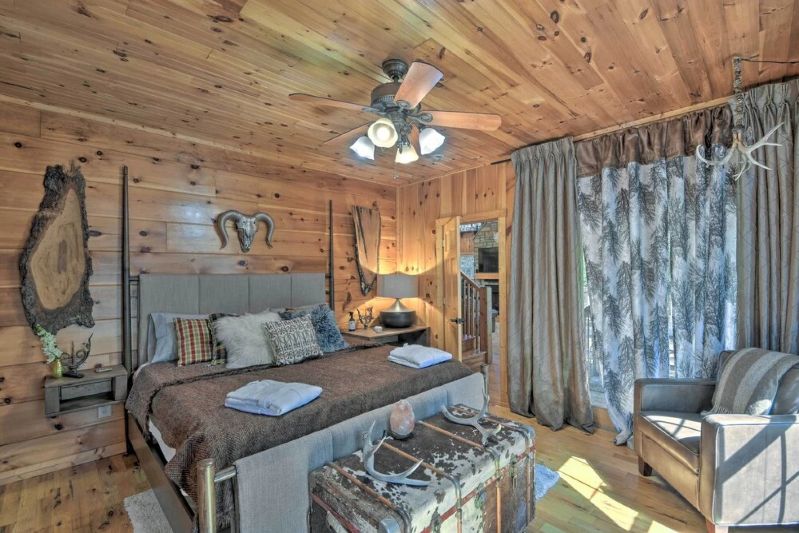 Lovely Lake Hartwell Retreat: Dock, Deck & Grill!
