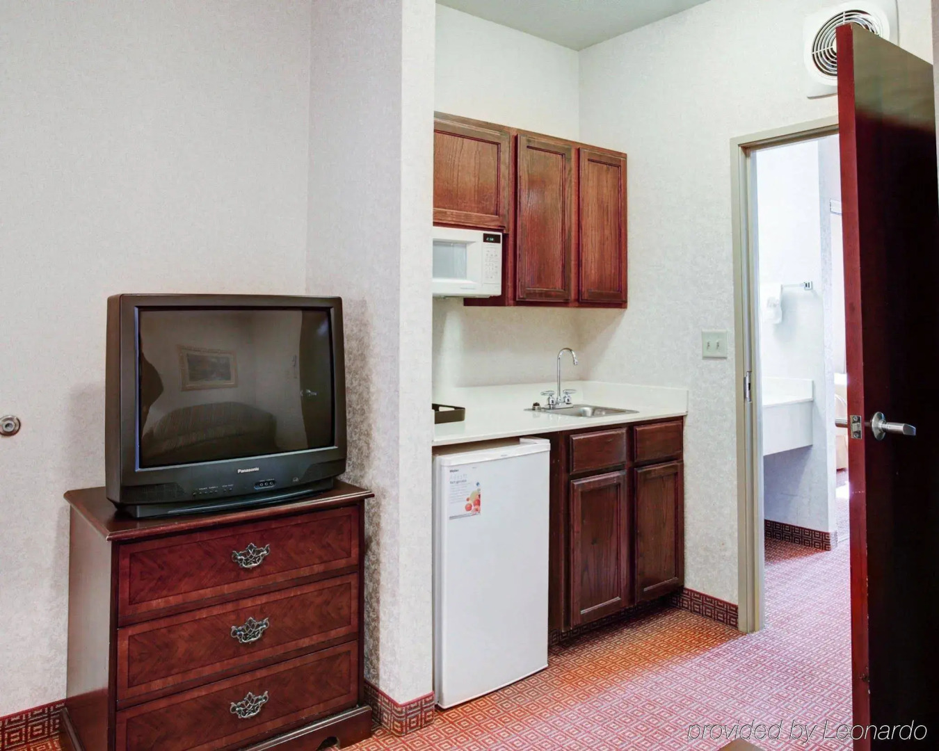 Quality Inn & Suites, Near University