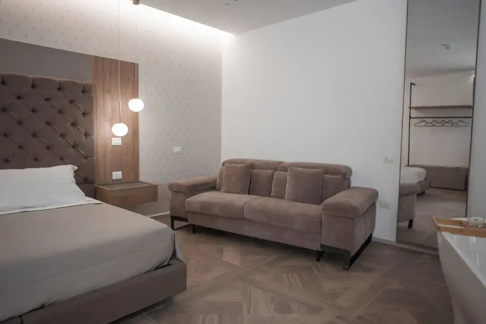 Alexander House Hotel