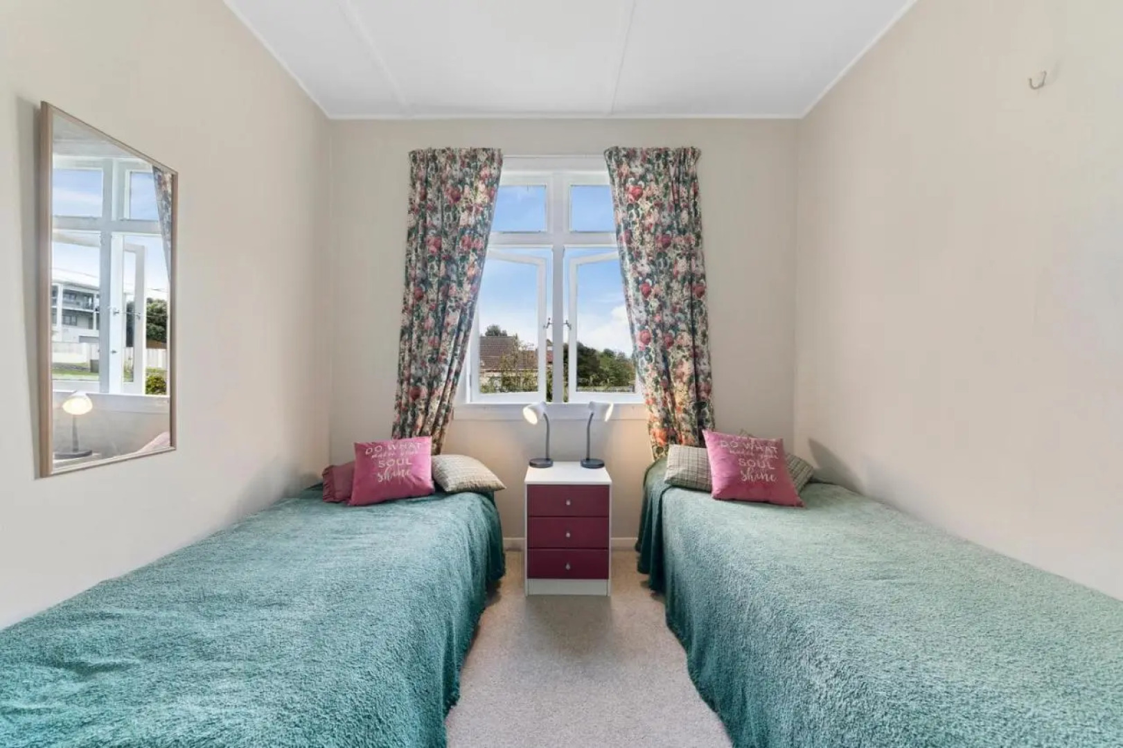 The Beach House - Kapiti Coast Holiday Home