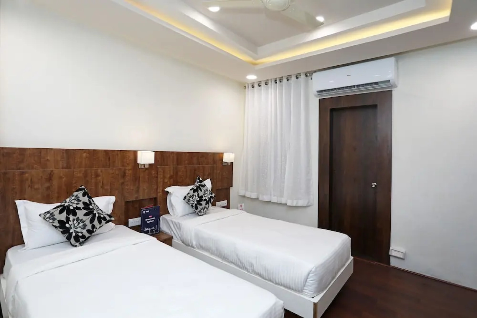 OYO 11517 Hotel Eleven 43