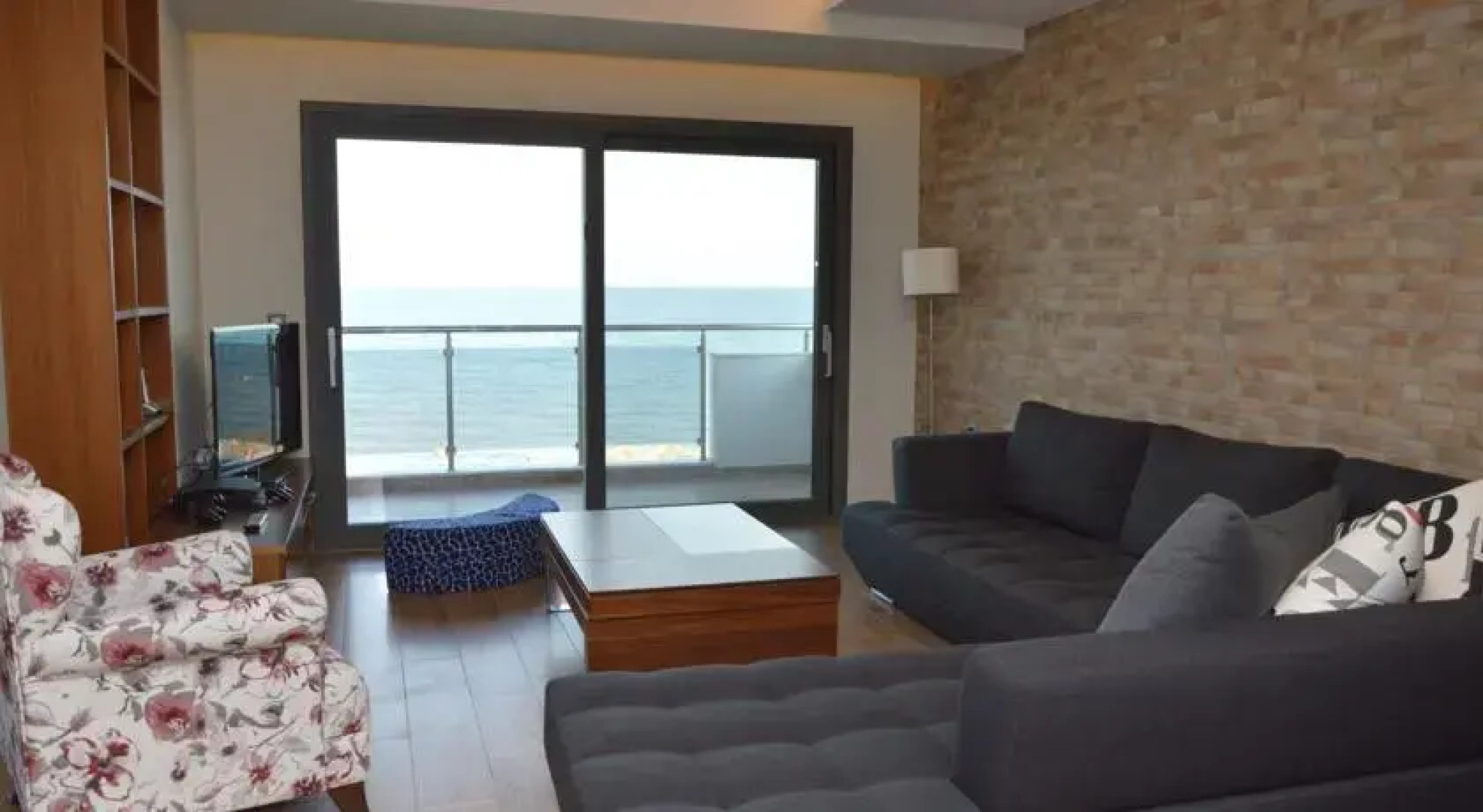 Aqua Mare Luxury Apartments