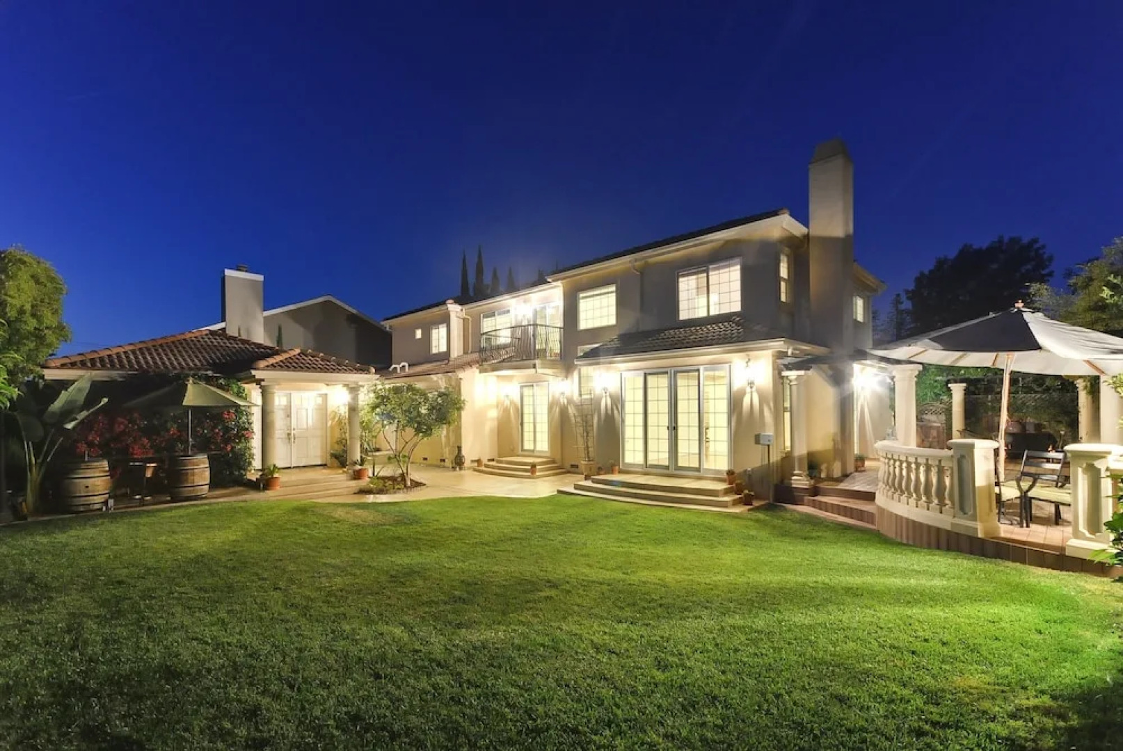 Private Luxury Guest House/ Suite / Executive 1 Bedroom Apts