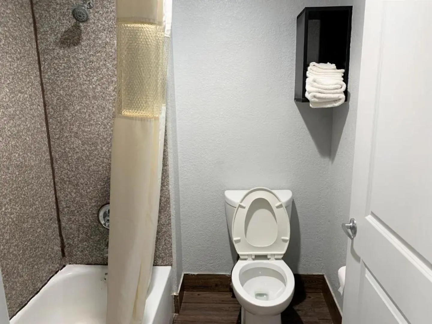 Sunrise Inn & Suites