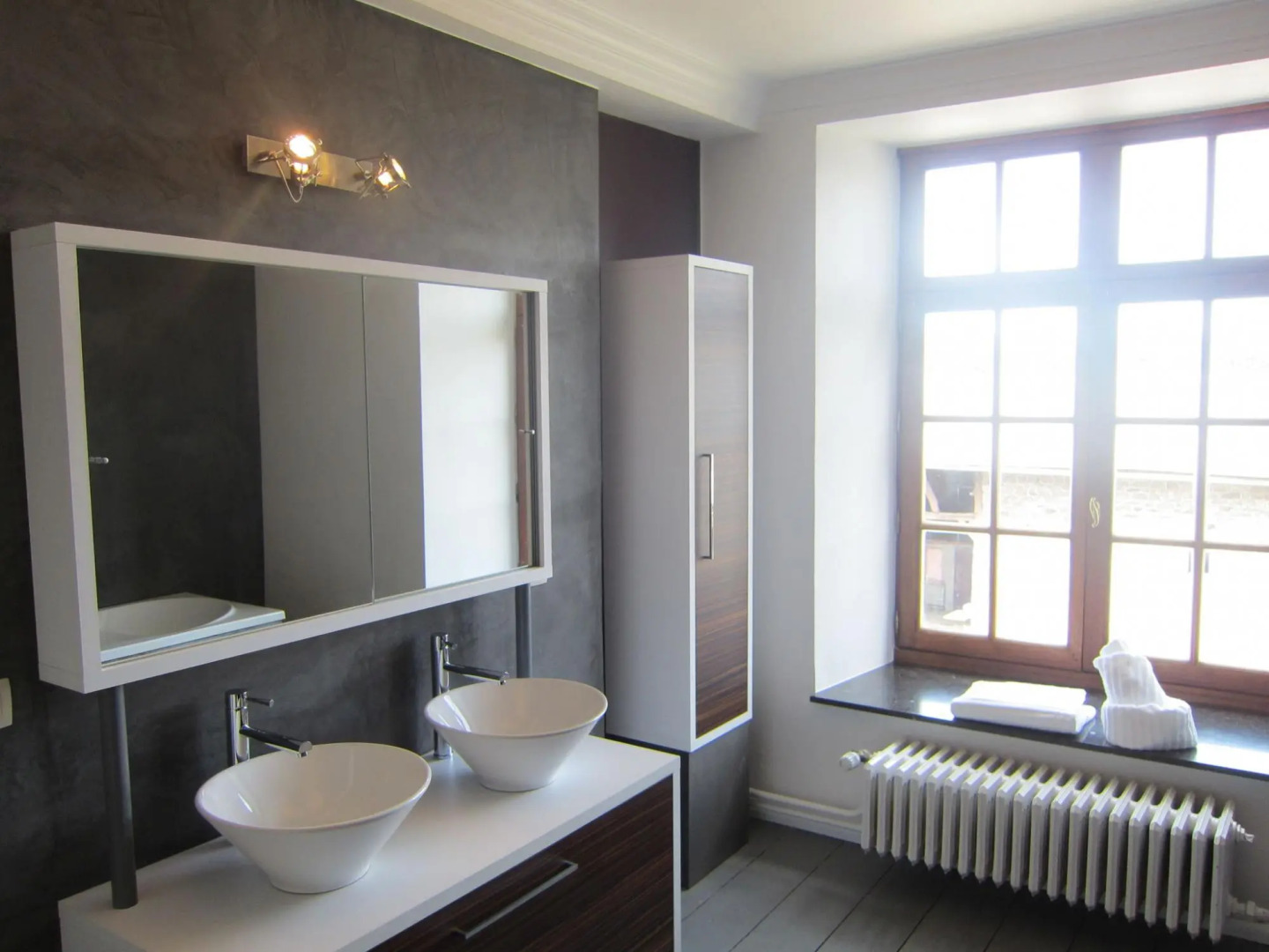 Luxury Castle, Basse-bodeux