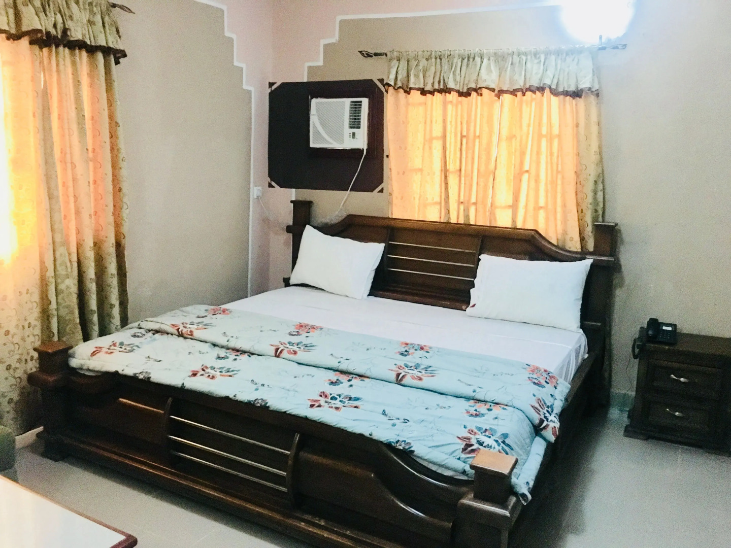 Mignonette Hotel & Suites