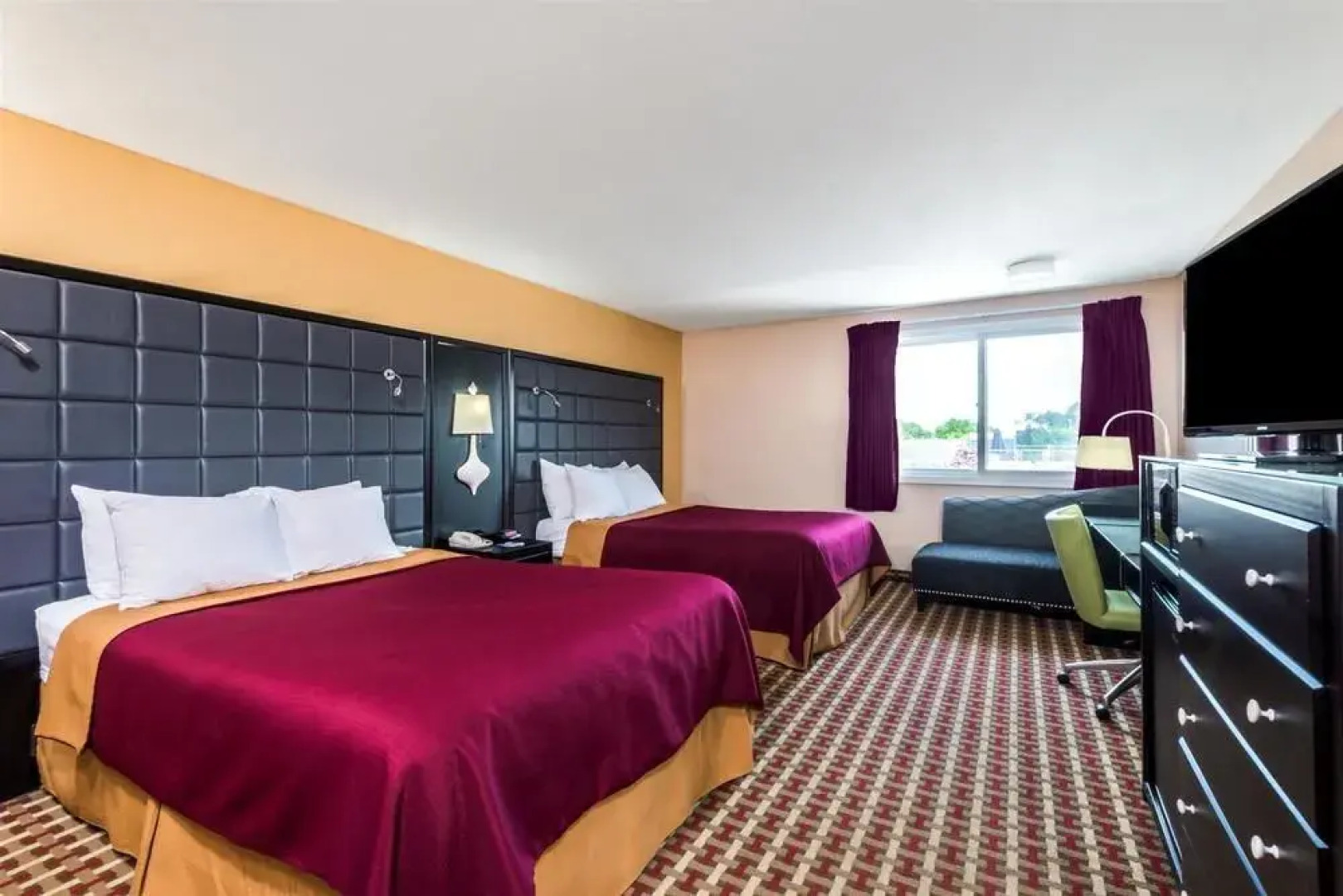 Days Inn by Wyndham Middletown Newport Area