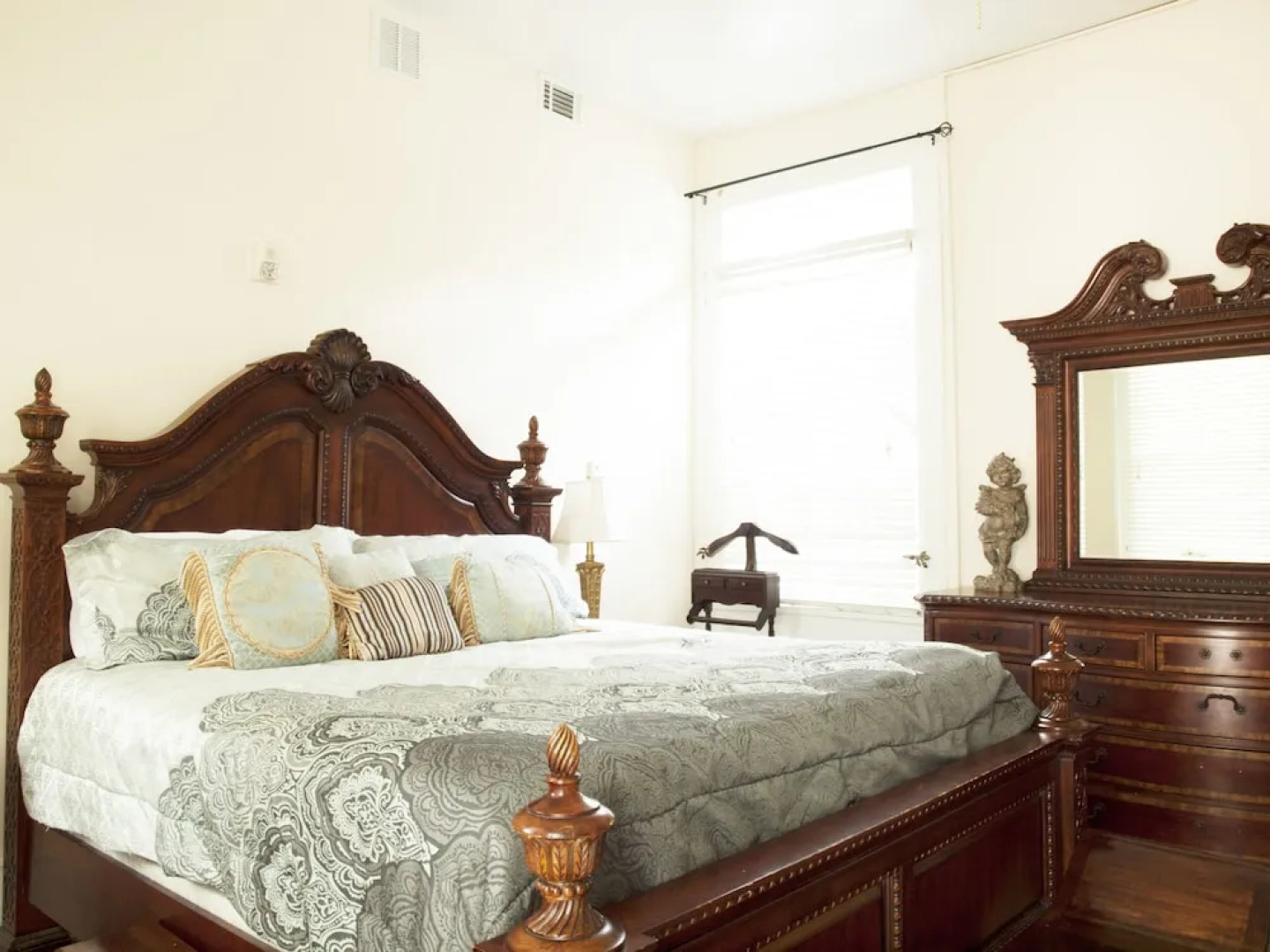 The Magnolia Mansion