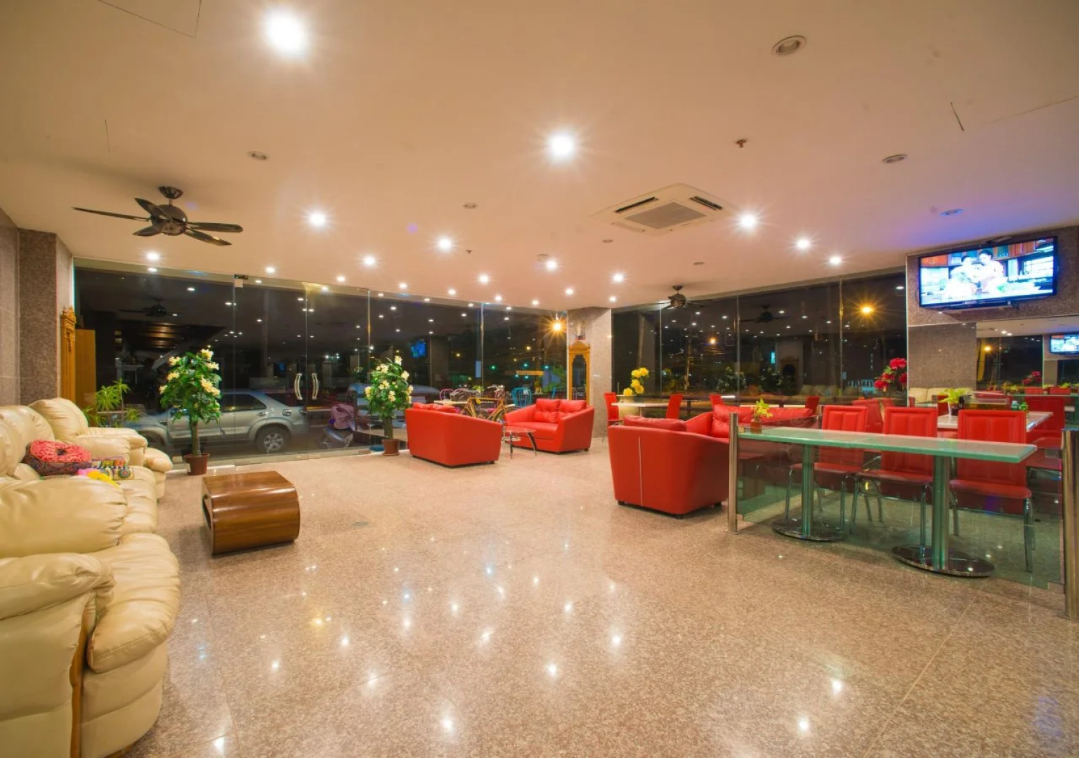 OYO 861 Patong Dynasty Hotel