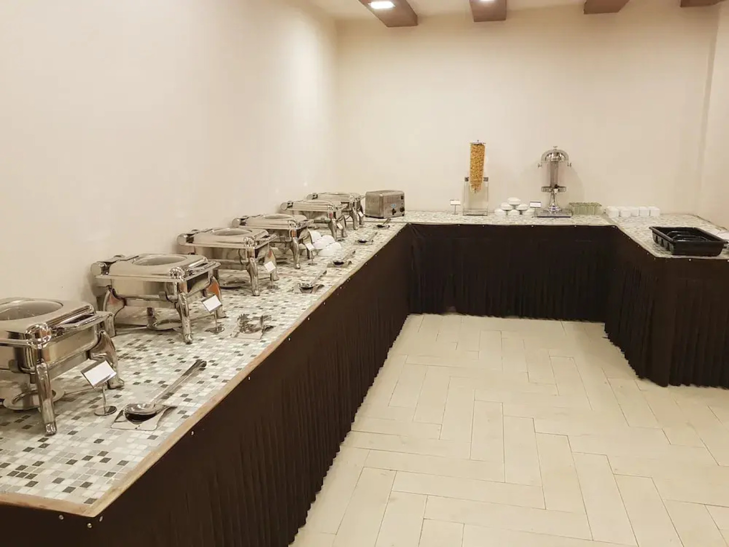 OYO Rooms Mussoorie Library