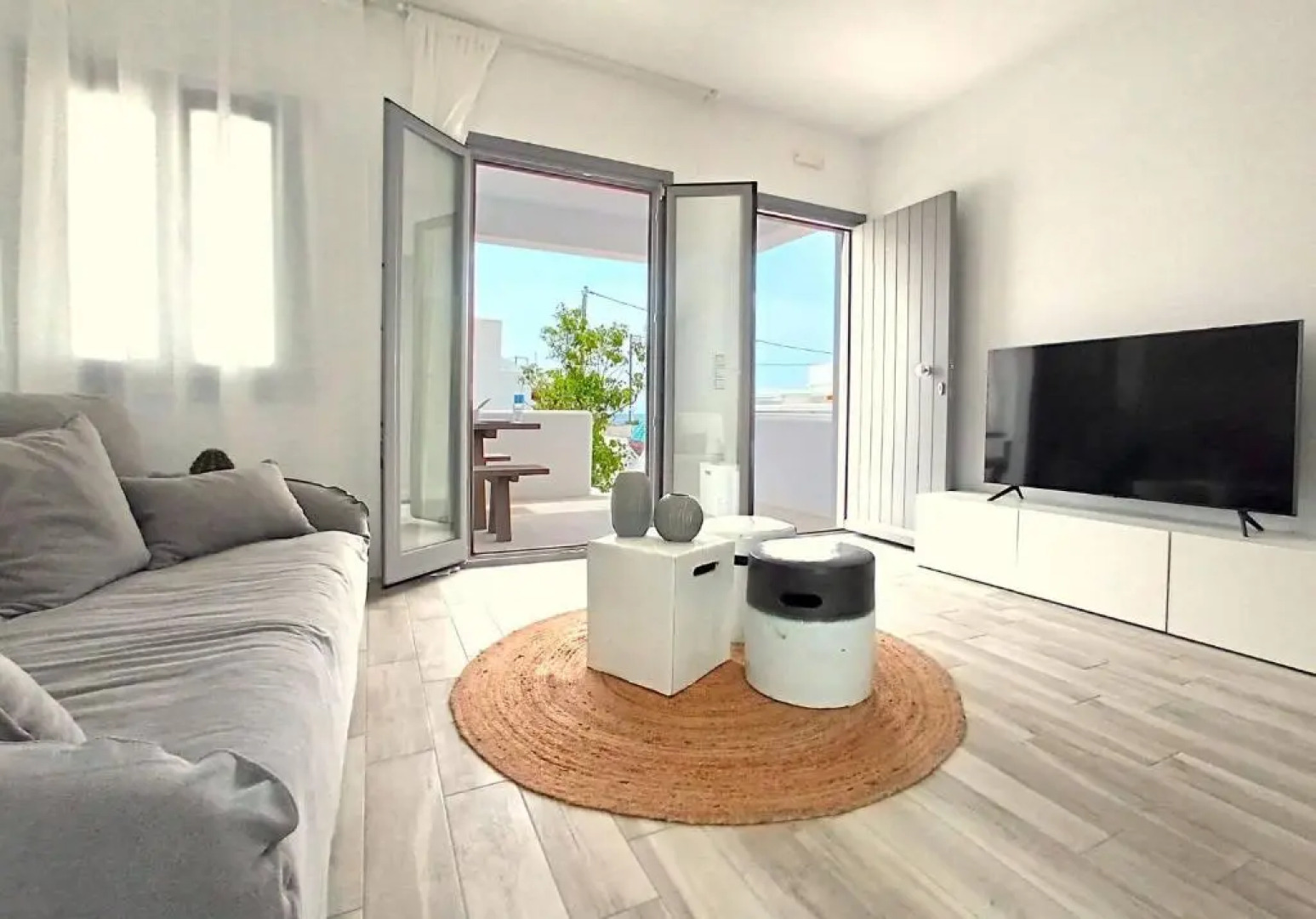 The Nine Graces - Agios Prokopios Beach Villas with Private Swimming Pools