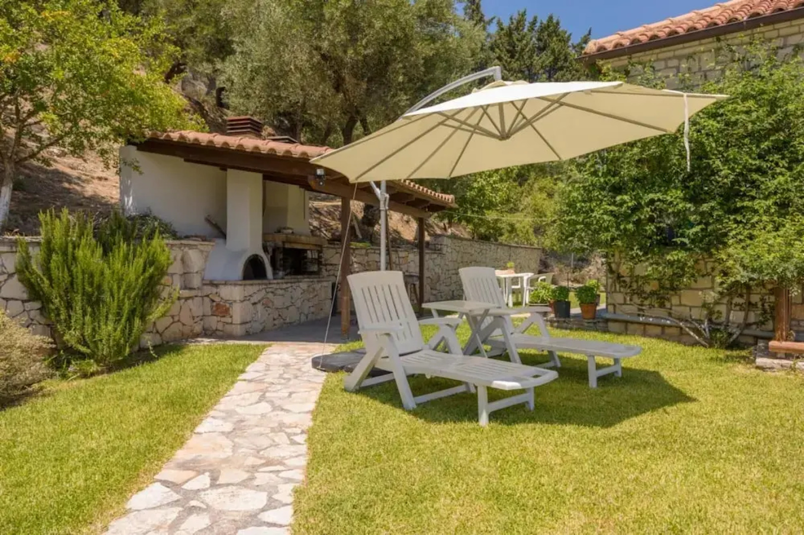 Paradise Home - On the Hill - Paradise Home - On the Hill