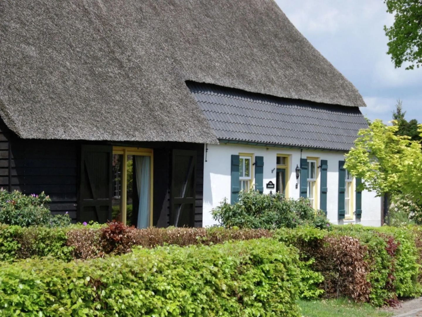 Spacious Holiday Home in Borkel en Schaft With Garden