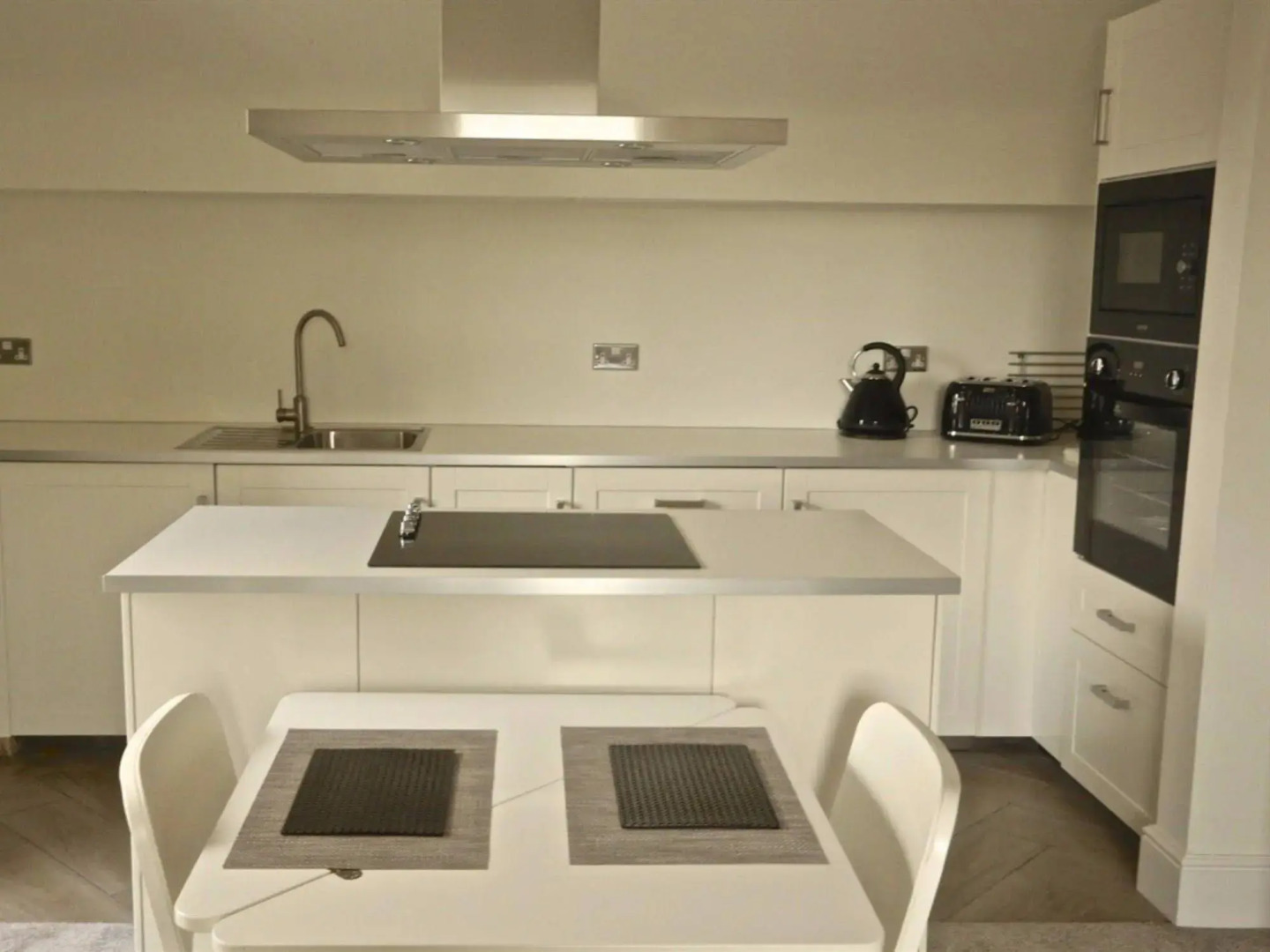 Paramount Apartments