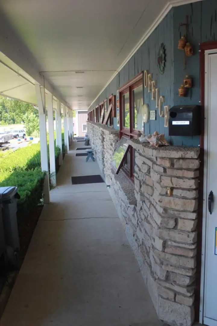 Wisconsin-Aire Motel By OYO Random Lake