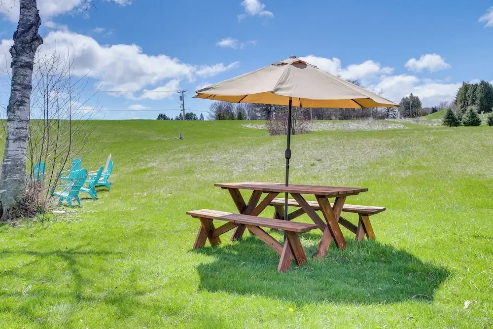 Algoma Retreat: Near Beach, Game Room, Yard