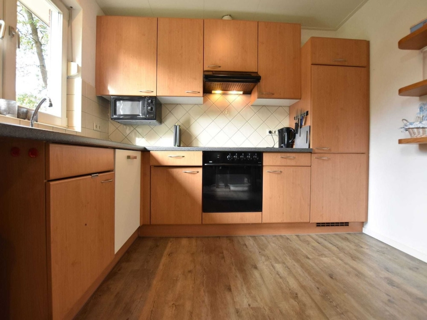 Alluring Holiday Home in Reutum-Weerselo with Hot Tub