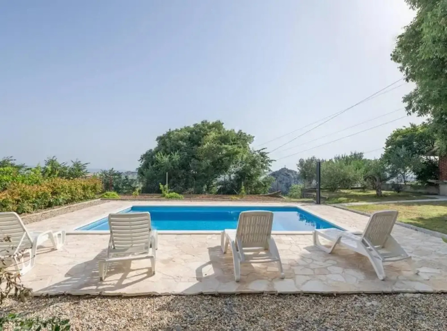 Charming Retreat Holiday Home Mravince With Pool